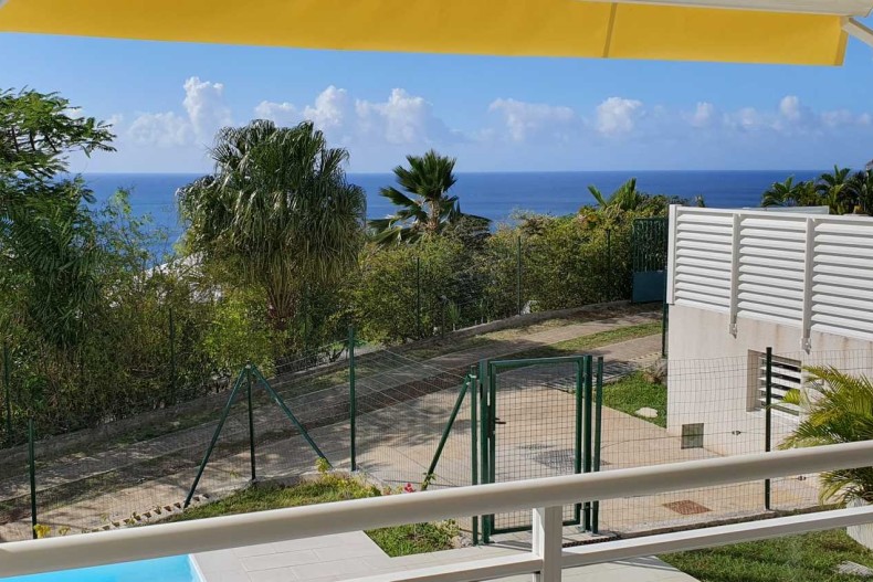 Belle vue mer depuis la terrasse intérieure